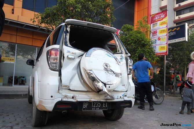 Trauma, Ibu dan Anak Ngumpet di Ruang ATM Setelah Mobilnya Ditabrak Truk