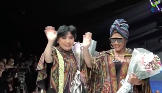 Viral, Aksi Menteri Susi Pudjiastuti Jadi Model di JFW 2019