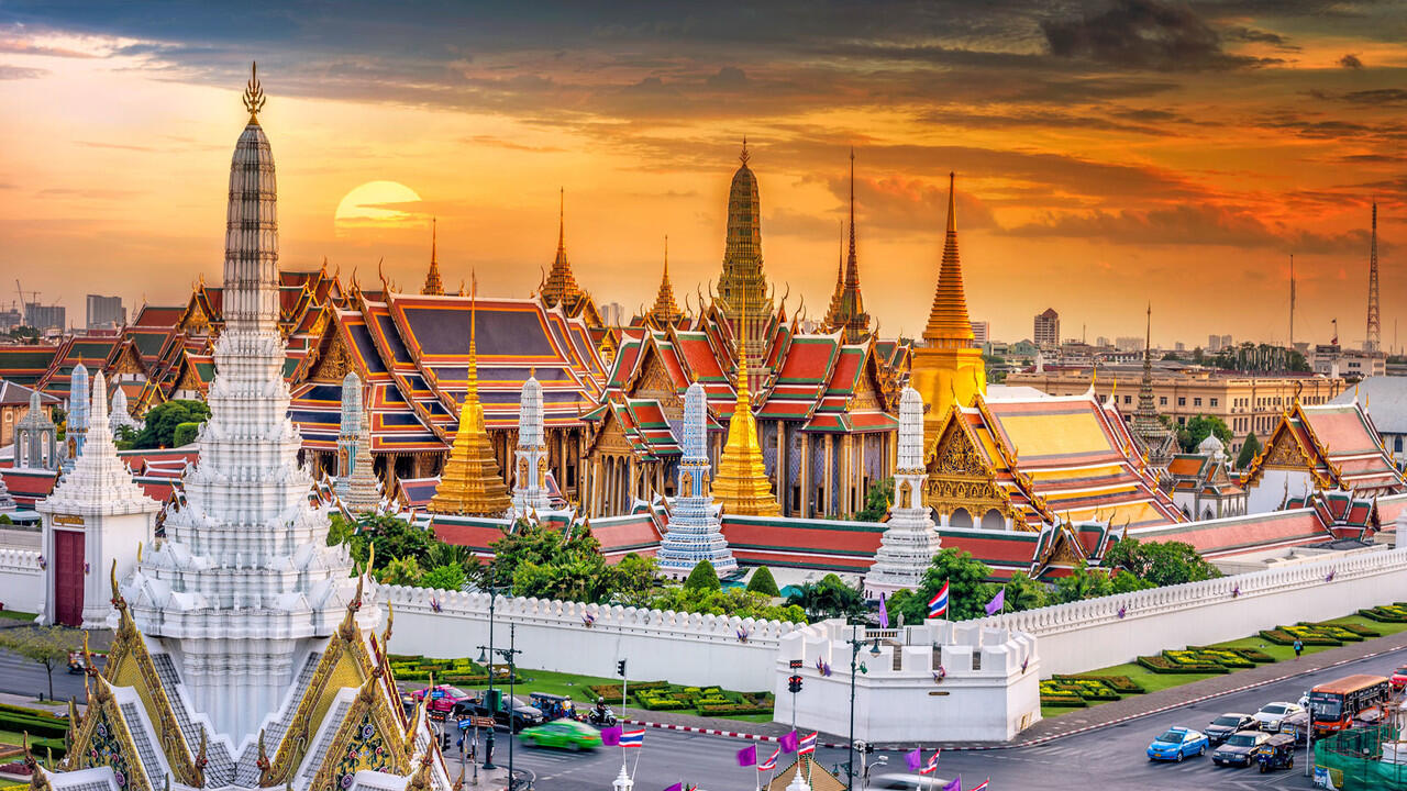 Dari MBK Mall Bangkok Menuju Grand Palace, Wat Pho dan Wat Arun