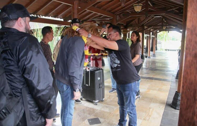 Ini Foto-foto Megadeth Ketika Mendarat di Yogyakarta