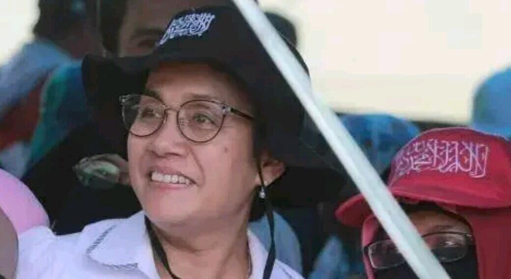 Viral Sri Mulyani Pakai Topi Kalimat Tauhid Bersama Korban Gempa