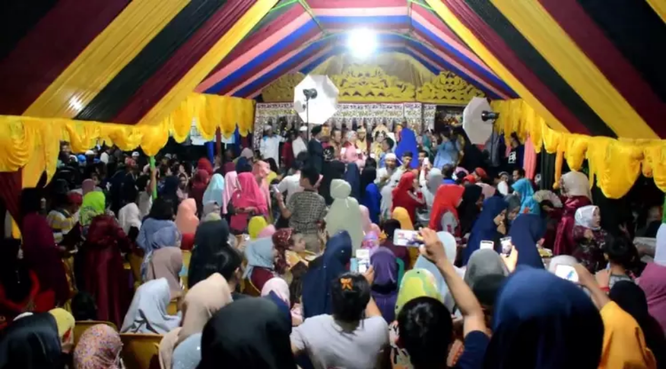 Heboh Lagi, Pemuda 20 Tahun Nikahi Nenek 65 Tahun di Sulsel