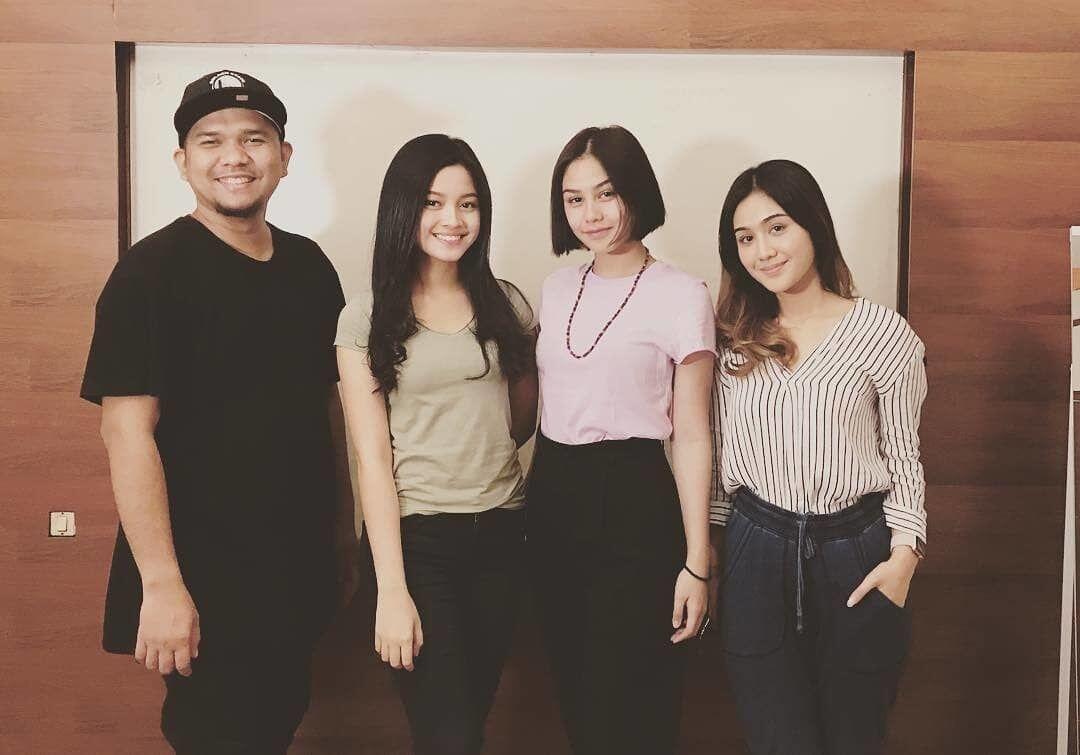 10 Potret Reading Naskah Film Dilan 1991, Gak Sabar Deh!