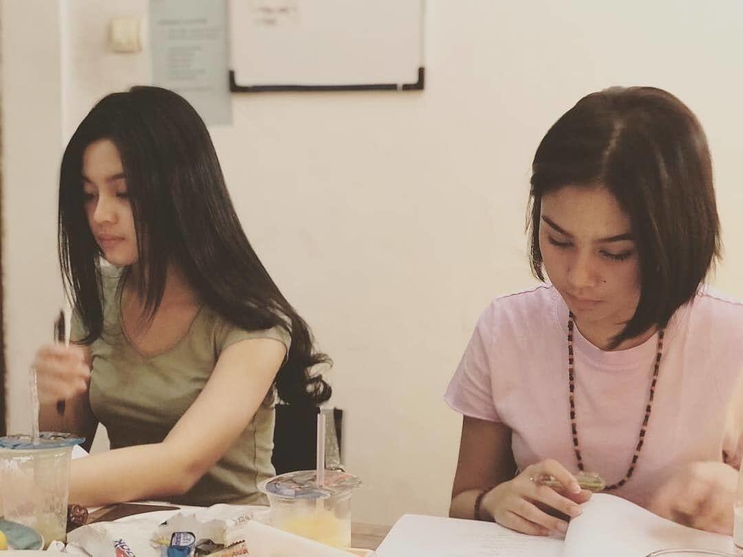 10 Potret Reading Naskah Film Dilan 1991, Gak Sabar Deh!