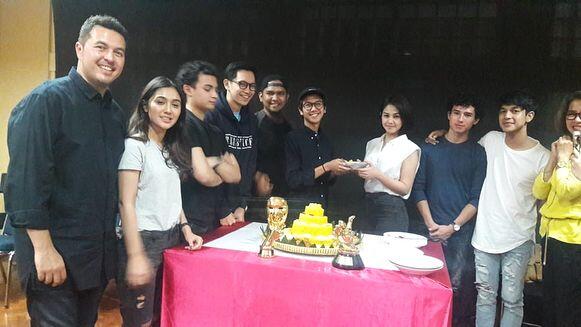 10 Potret Reading Naskah Film Dilan 1991, Gak Sabar Deh!