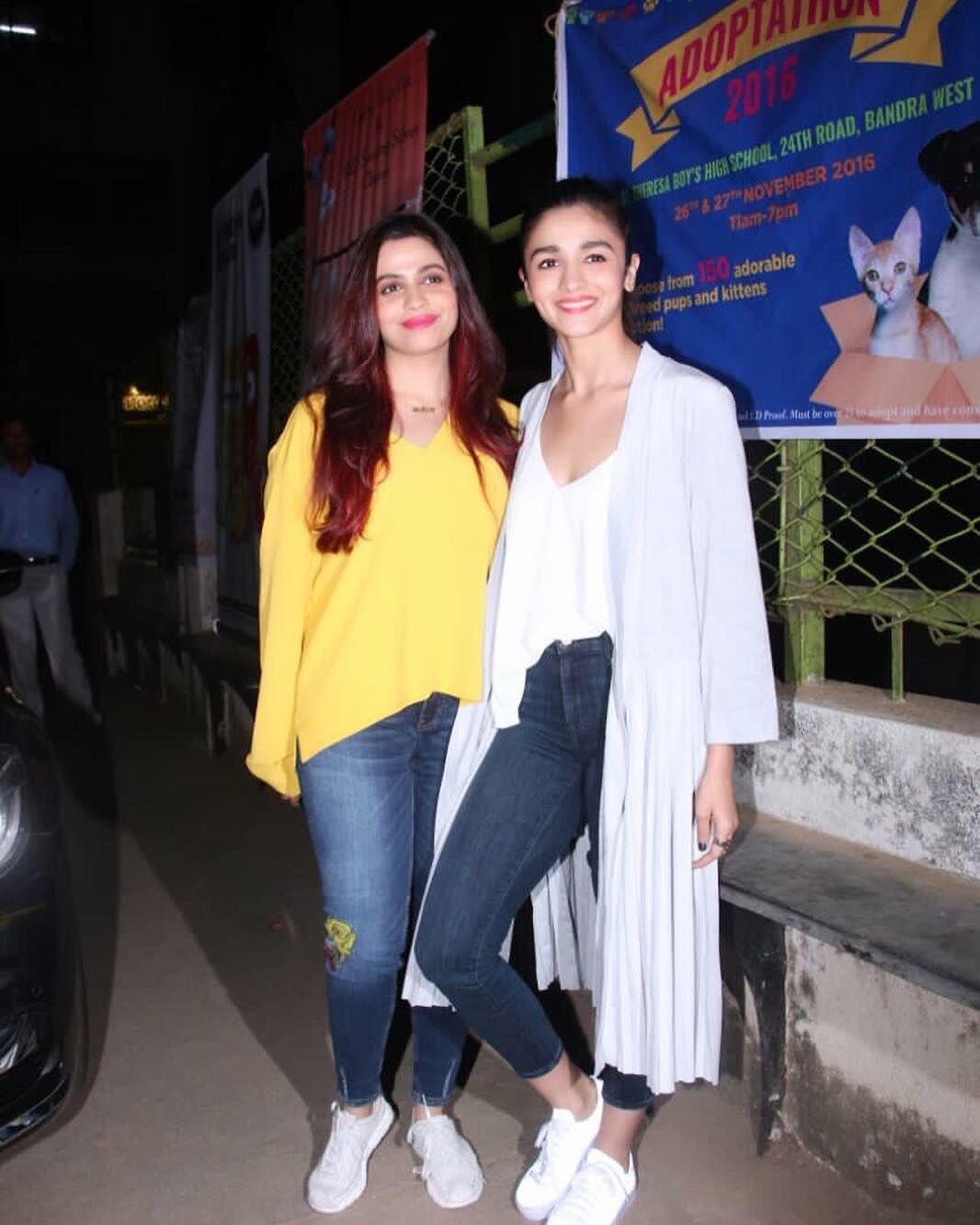 Akur dan Rukun, Begini Kedekatan 10 Artis Bollywood dengan Saudaranya