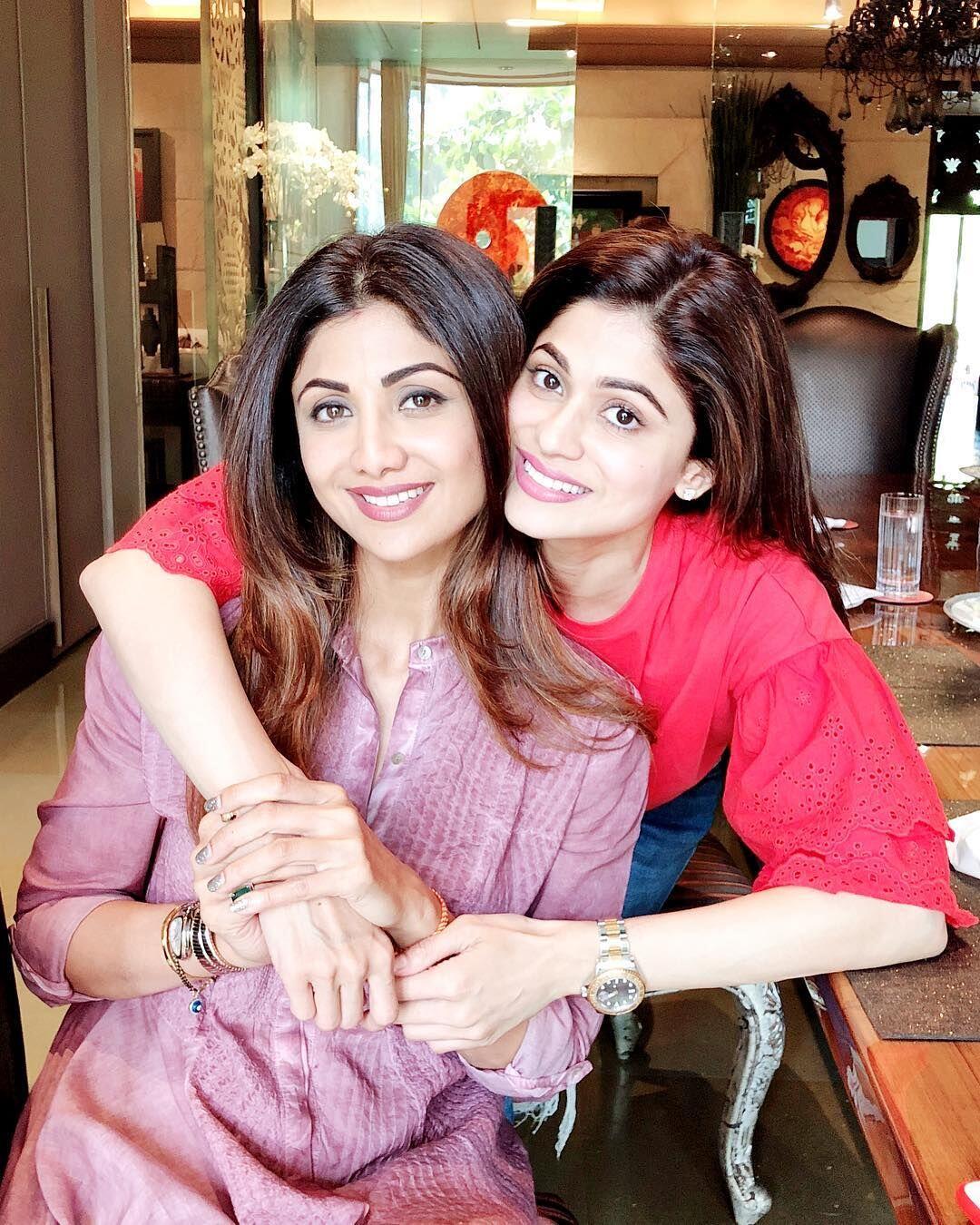 Akur dan Rukun, Begini Kedekatan 10 Artis Bollywood dengan Saudaranya