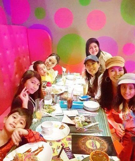Bareng Anak, Ini 10 Potret Bahagia Marcella Zalianty di Jepang