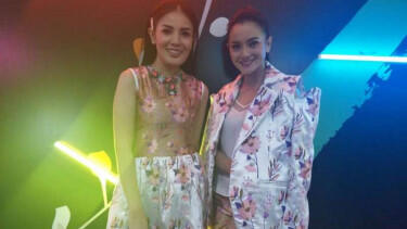 Gaya Kompak Nindy Ayunda dan Ririn Ekawati di Jakarta Fashion Week
