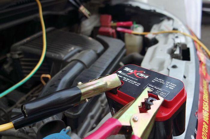 BISAKAH AKI MOTOR BUAT NYALAIN MOBIL?