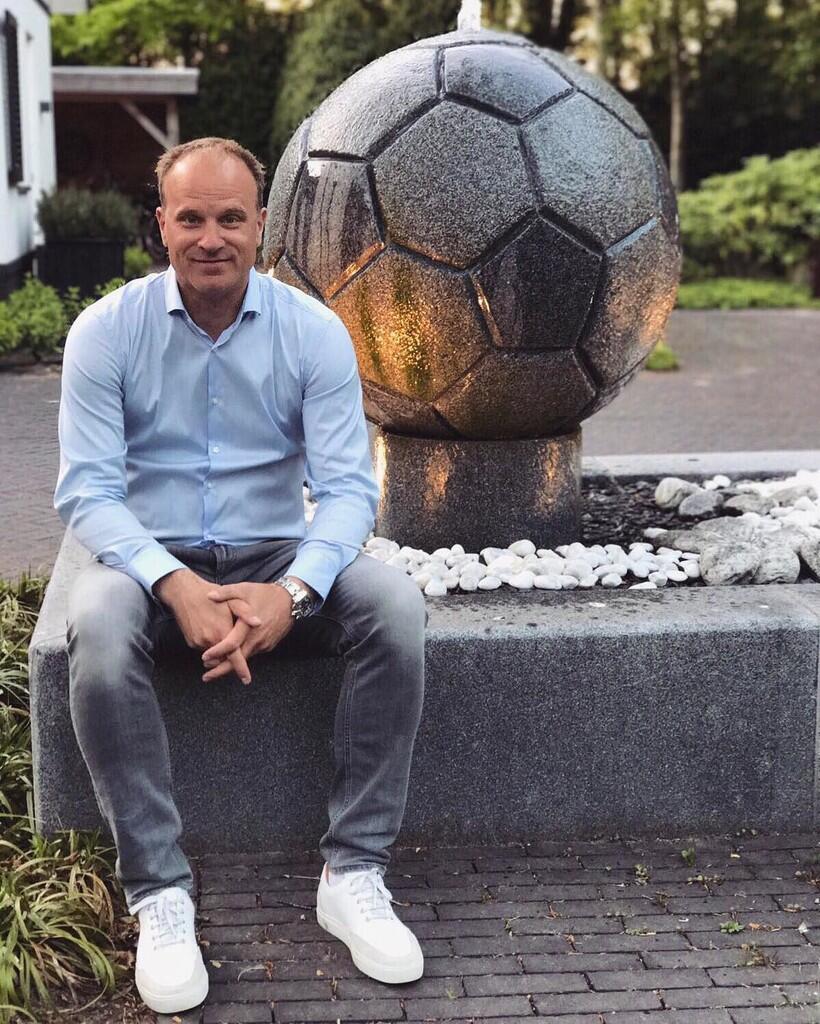 Dennis Bergkamp, Dulu dan Kini