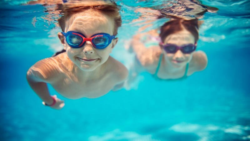 Fobia Air? Paksalah Berenang agar Sehat dan Happy!