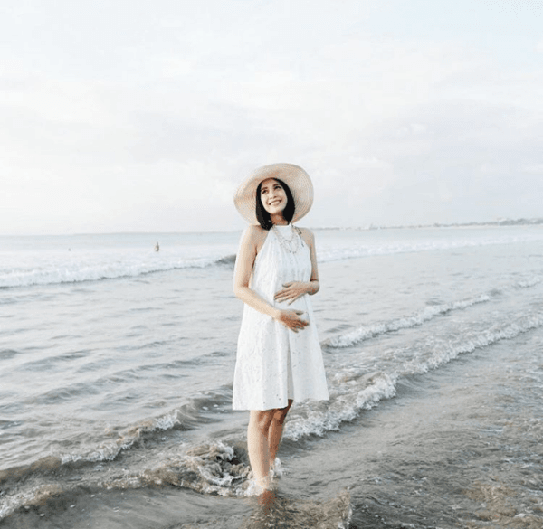 Manis dan Kece, Intip 9 Potret Fanny Fabriana saat Babymoon di Bali