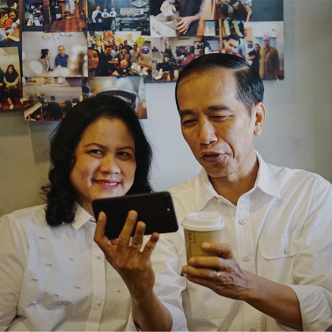 Hobi Jokowi Belanja Produk Lokal, Mulai dari Jaket Hingga Motor