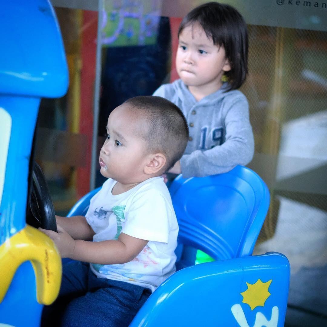 Double Trouble, 10 Potret Kocak Kala dan Kaba anak Zaskia Adya Mecca