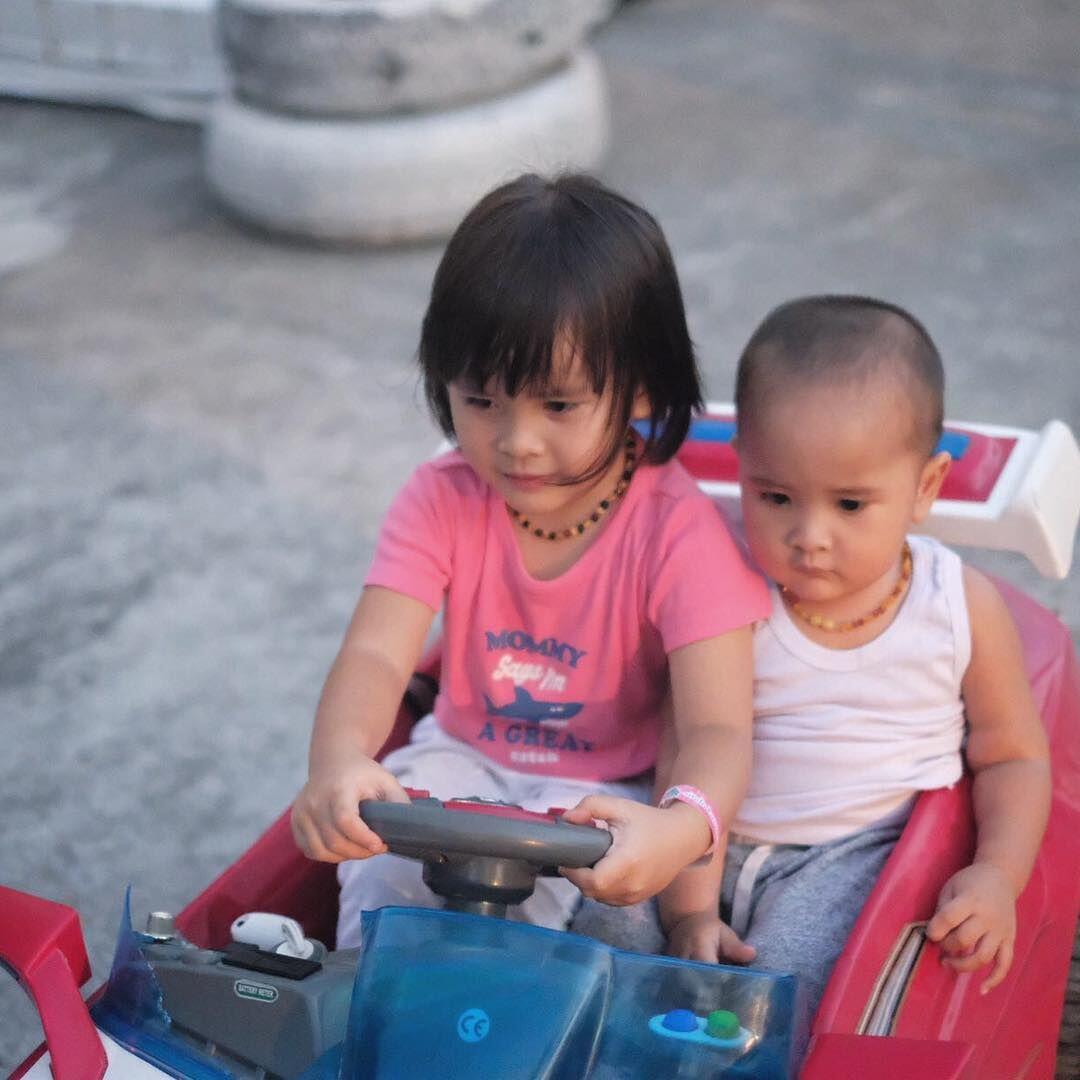 Double Trouble, 10 Potret Kocak Kala dan Kaba anak Zaskia Adya Mecca