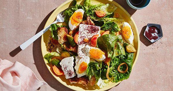 Mirip Gado-gado, Ini Dia 9 Salad dari Penjuru Dunia yang Enak Banget!