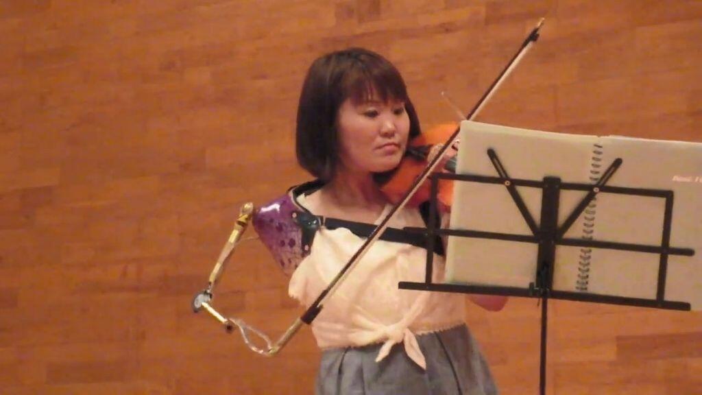 Kisah Manami Ito, Bermodal 1 Tangan Jadi Perawat, Perenang & Violinis