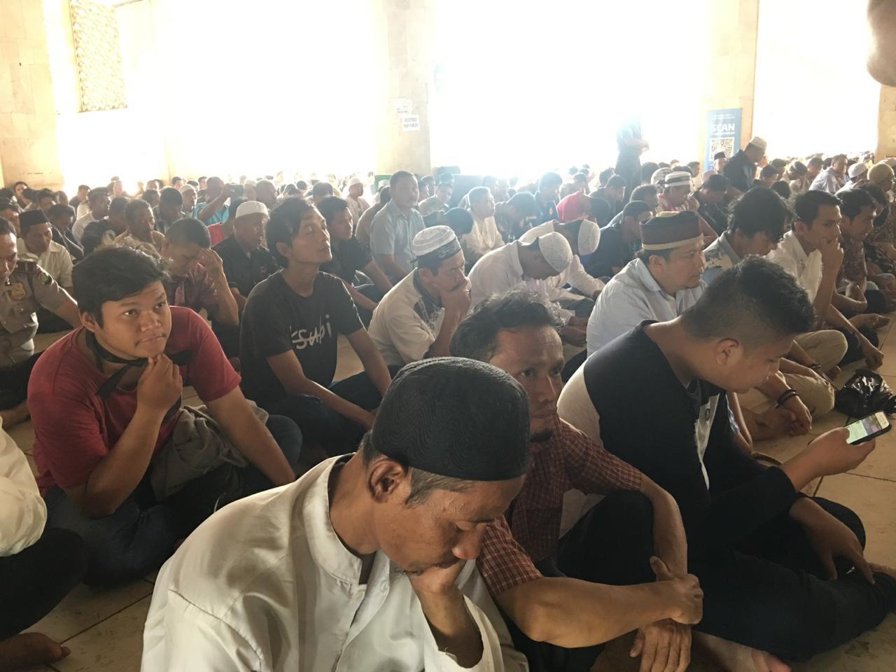 Sebelum Demo, Massa Aksi Bela Tauhid Tunaikan Salat Jumat di Istiqlal