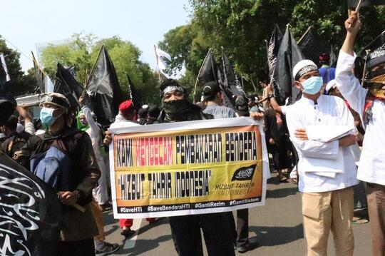 Apa Hukumnya Membakar Bendera Bertuliskan Kalimat Tauhid? Ini Penjelasan Ulama Aceh