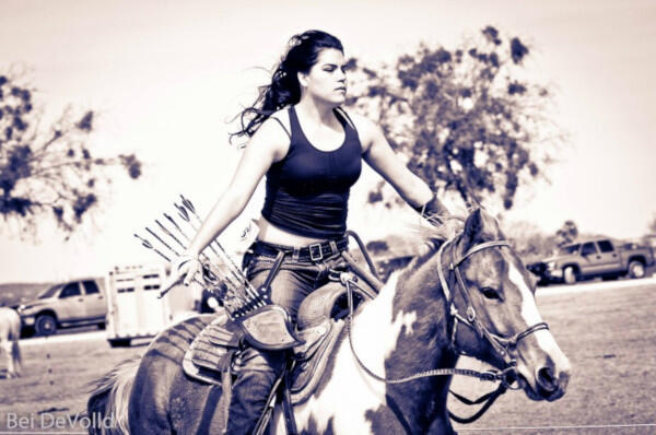 Mereka yang Berjuang untuk Populerkan Horseback Archery