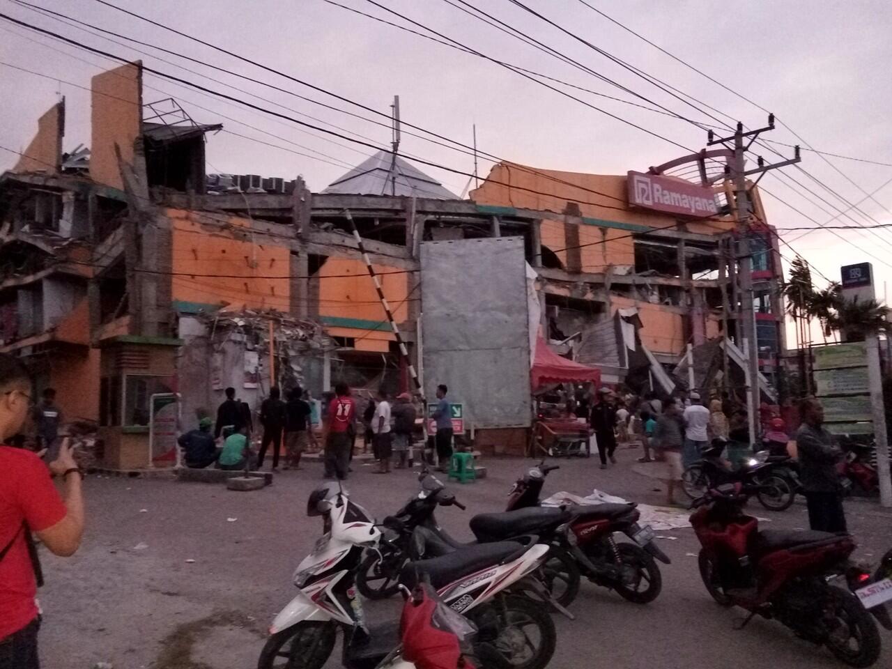 7 Potret Sehari Pasca Gempa Dan Tsunami Dipalu