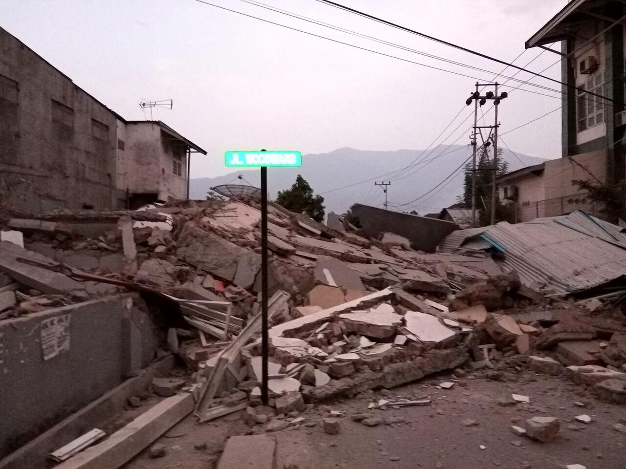 7 Potret Sehari Pasca Gempa Dan Tsunami Dipalu
