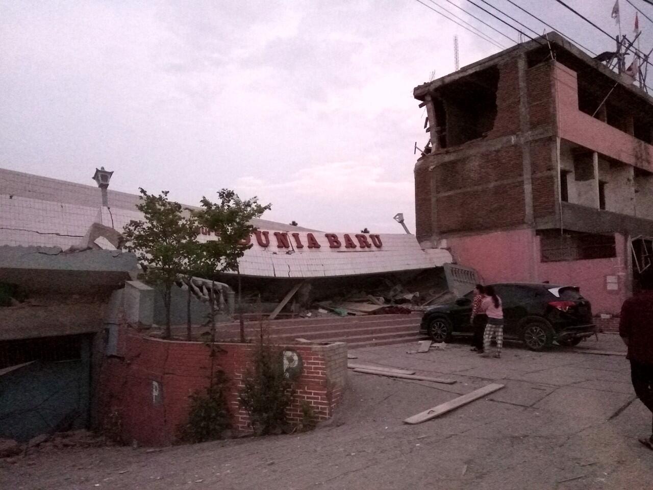 7 Potret Sehari Pasca Gempa Dan Tsunami Dipalu
