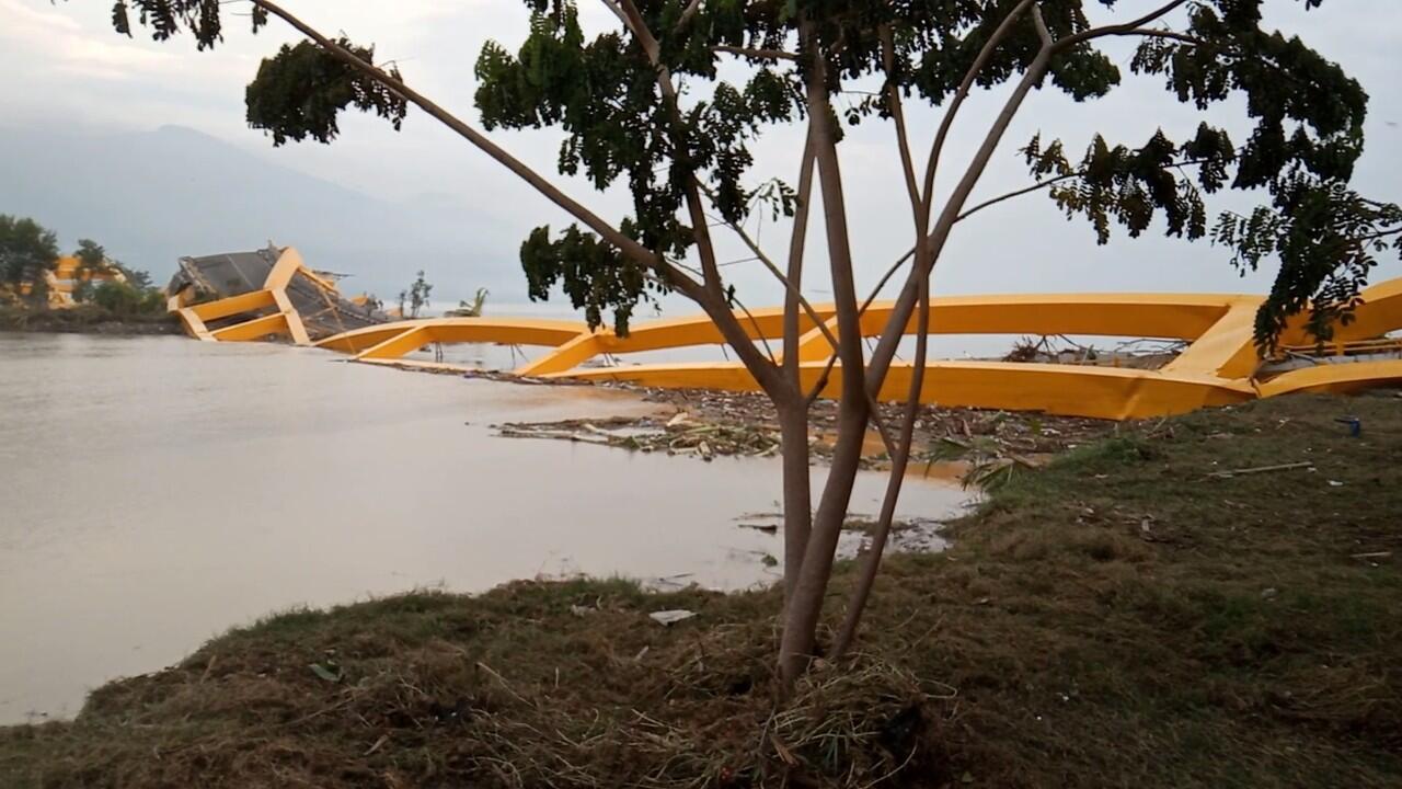 7 Potret Sehari Pasca Gempa Dan Tsunami Dipalu