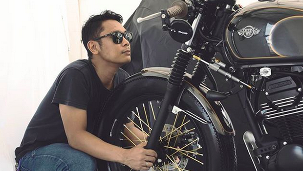Katros Garage, Modifikasi dari Hobi