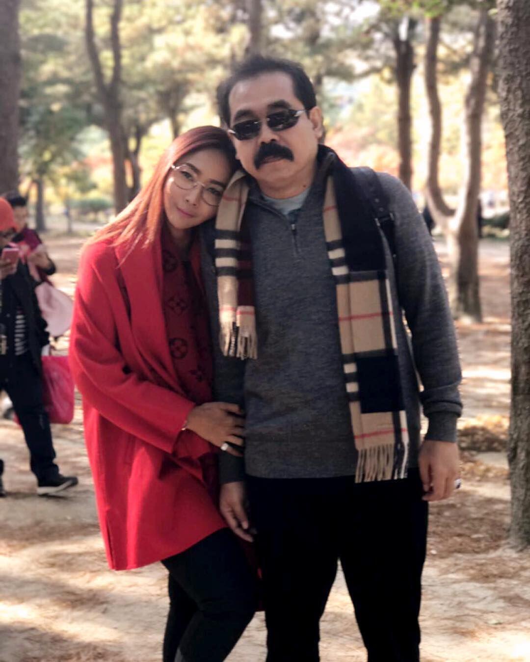 10 Potret Adam Suseno Suami Inul Daratista dengan Kumis Ikoniknya