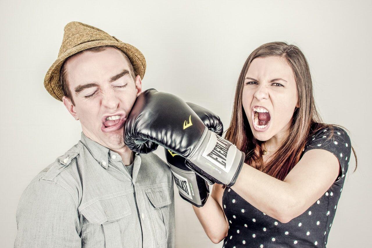 Duh, 8 Tanda Ini Perlihatkan Kalau Kamu adalah Toxic Person