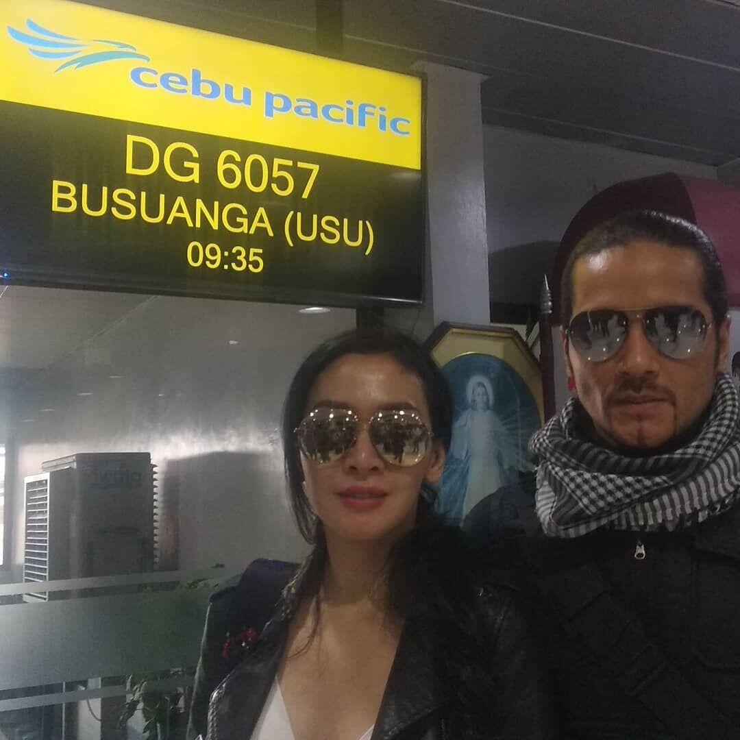 14 Tahun Bersama, Ini 10 Kemesraan Romy Rafael dan Istri