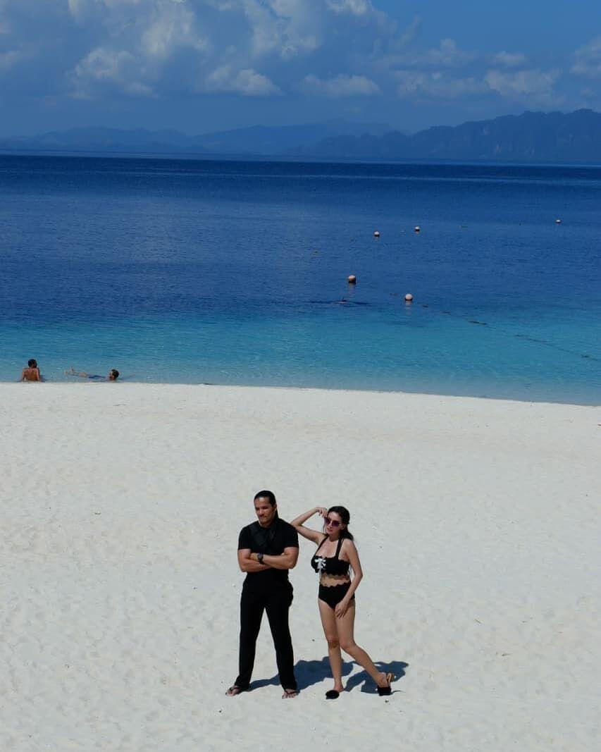 14 Tahun Bersama, Ini 10 Kemesraan Romy Rafael dan Istri