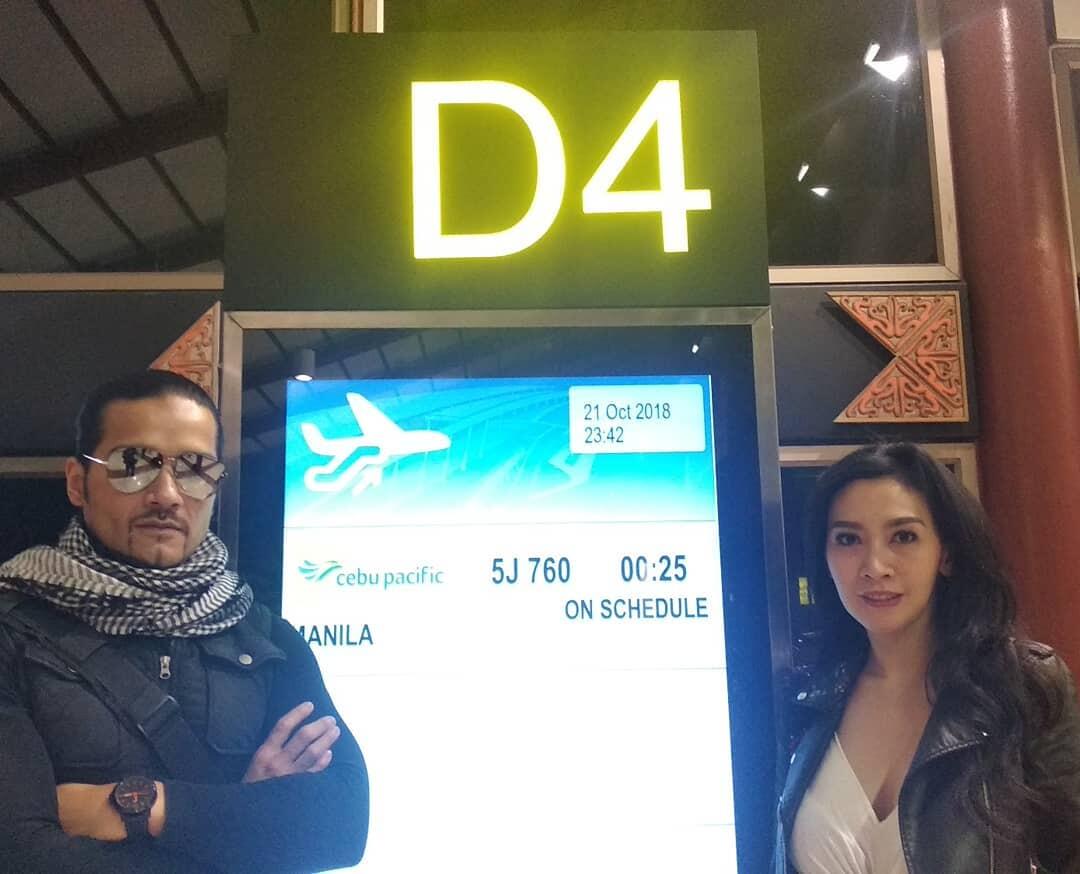 14 Tahun Bersama, Ini 10 Kemesraan Romy Rafael dan Istri