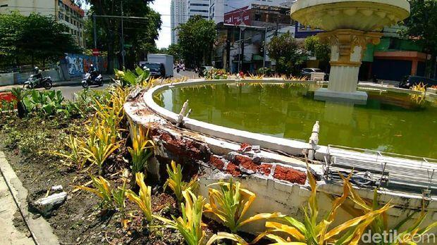 Dilecehkan, Korban Mobil Tabrak Air Mancur di Surabaya Lapor Polisi
