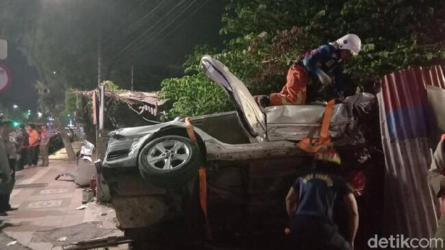 Dilecehkan, Korban Mobil Tabrak Air Mancur di Surabaya Lapor Polisi