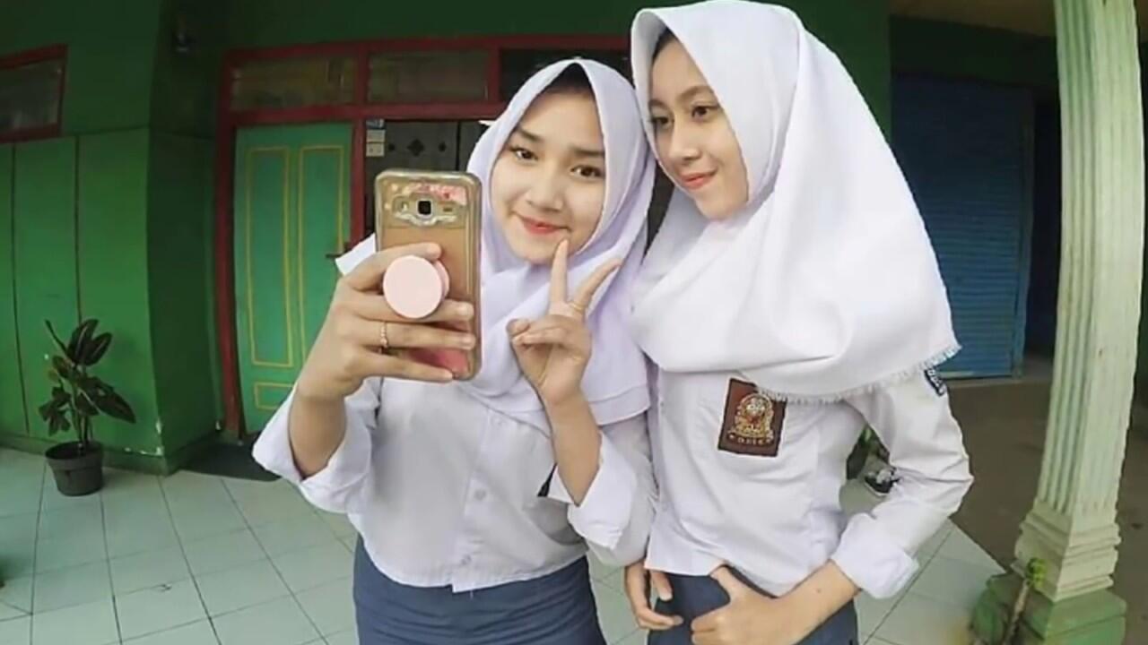 Bokep indo terbaru twitter. Anak sma hot хиджаб. Anak sma hot хиджаб генбенг. Первоклассница в белом хиджабе.