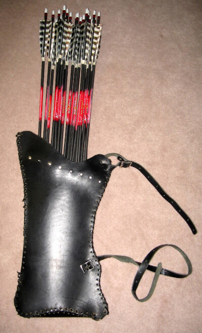 Gear Esensial Buat Olahraga Horseback Archery