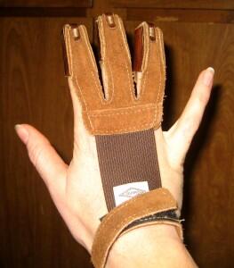 Gear Esensial Buat Olahraga Horseback Archery