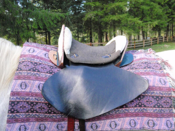 Gear Esensial Buat Olahraga Horseback Archery