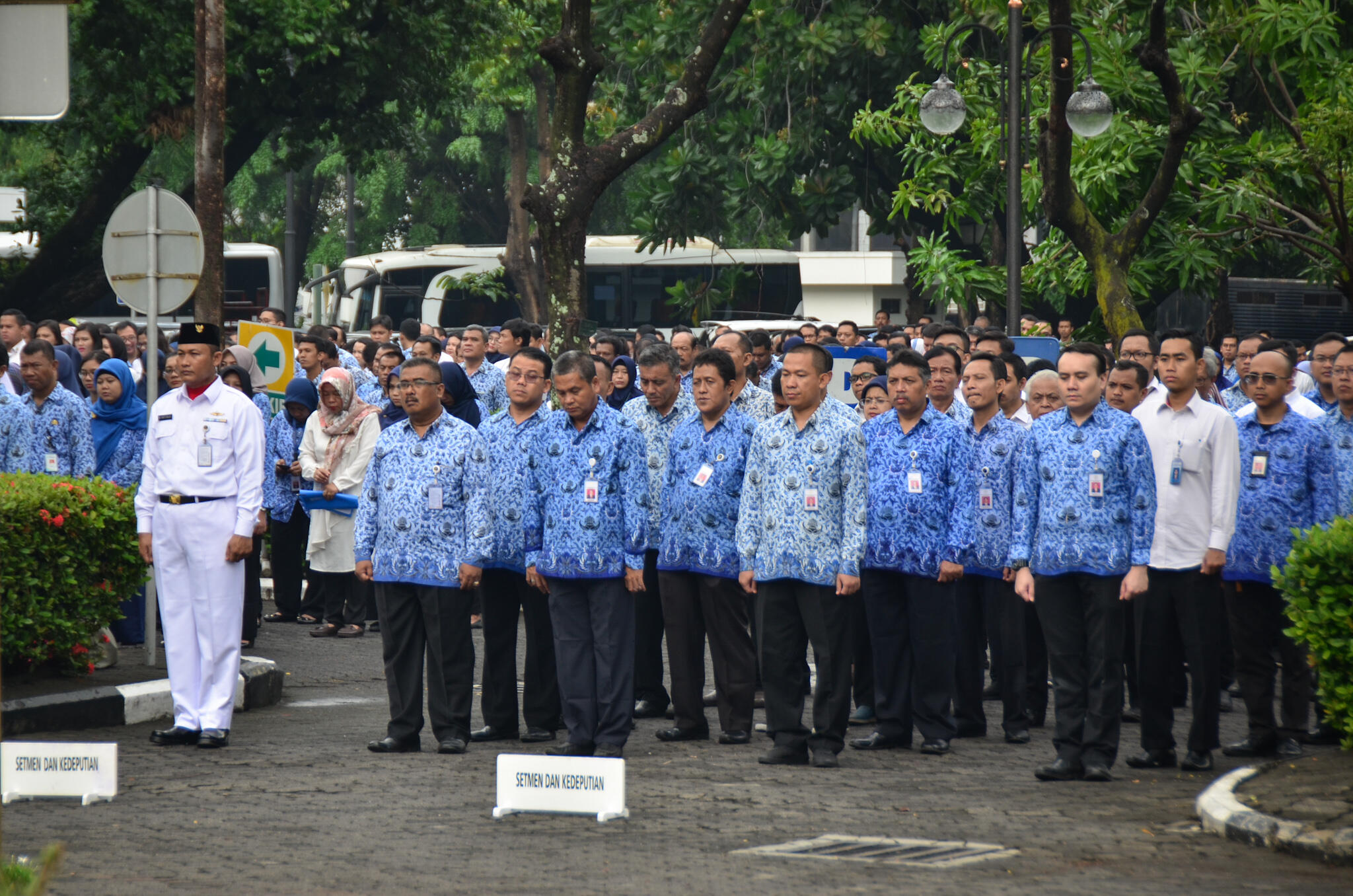 Pegawai di Lingkungan Lembaga Kepresidenan Upacara Peringati Hari Sumpah Pemuda ke-90