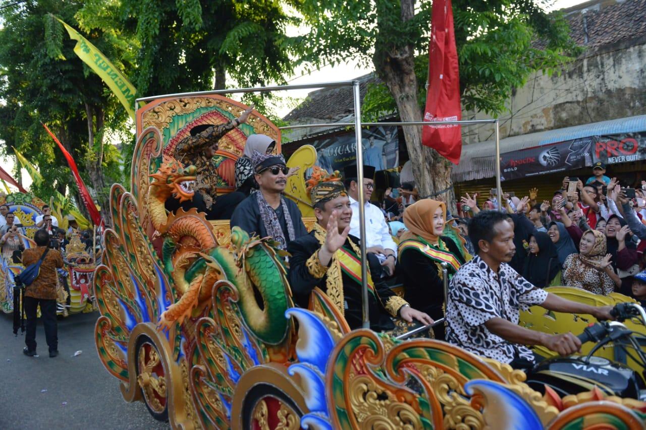 Presiden dan Menpar Naik Delman, Menikmati Budaya Nusantara di FKMA 2018
