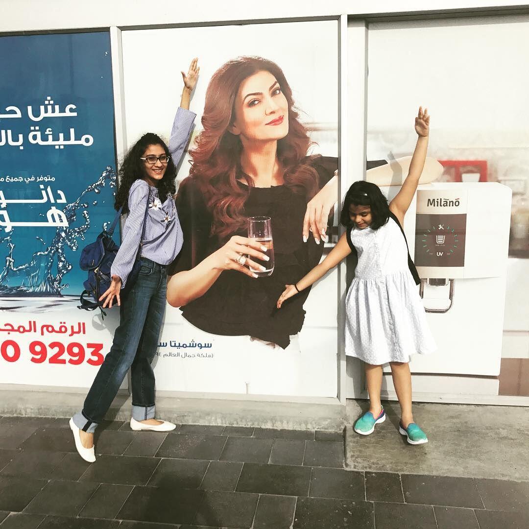 Super Mom! 10 Momen Manis Sushmita Sen Bersama Dua Putri Adopsinya