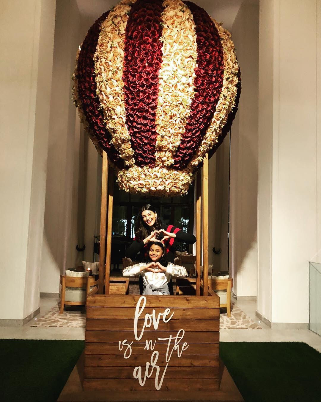 Super Mom! 10 Momen Manis Sushmita Sen Bersama Dua Putri Adopsinya