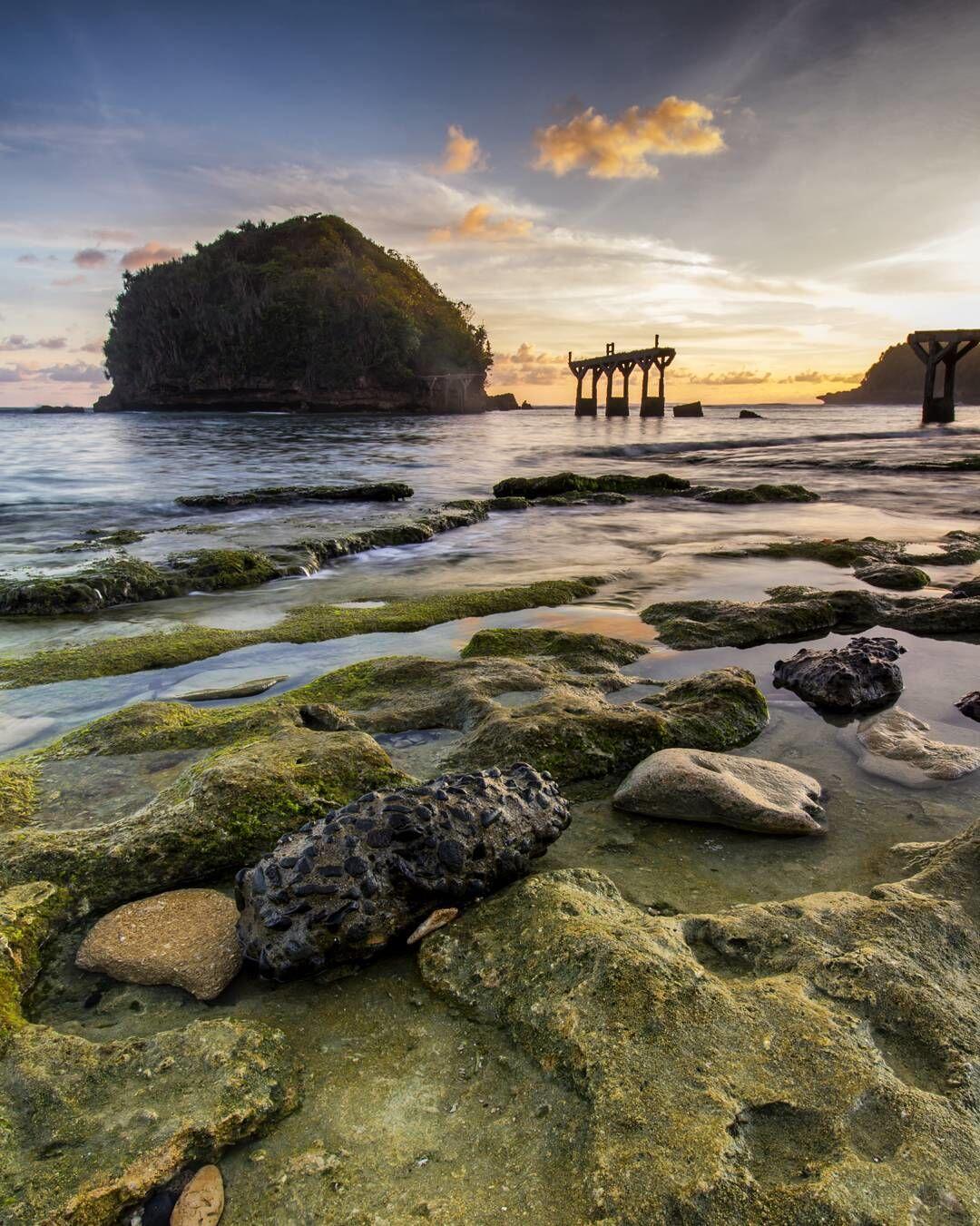 Cantik! Ini 10 Potret Keindahan Pantai Balekambang Malang