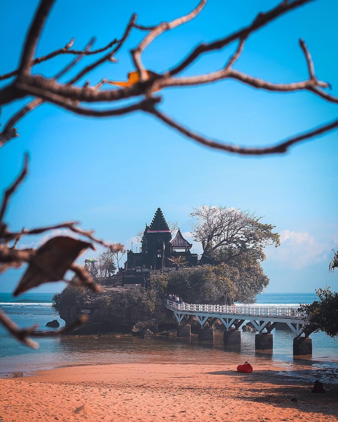 Cantik! Ini 10 Potret Keindahan Pantai Balekambang Malang