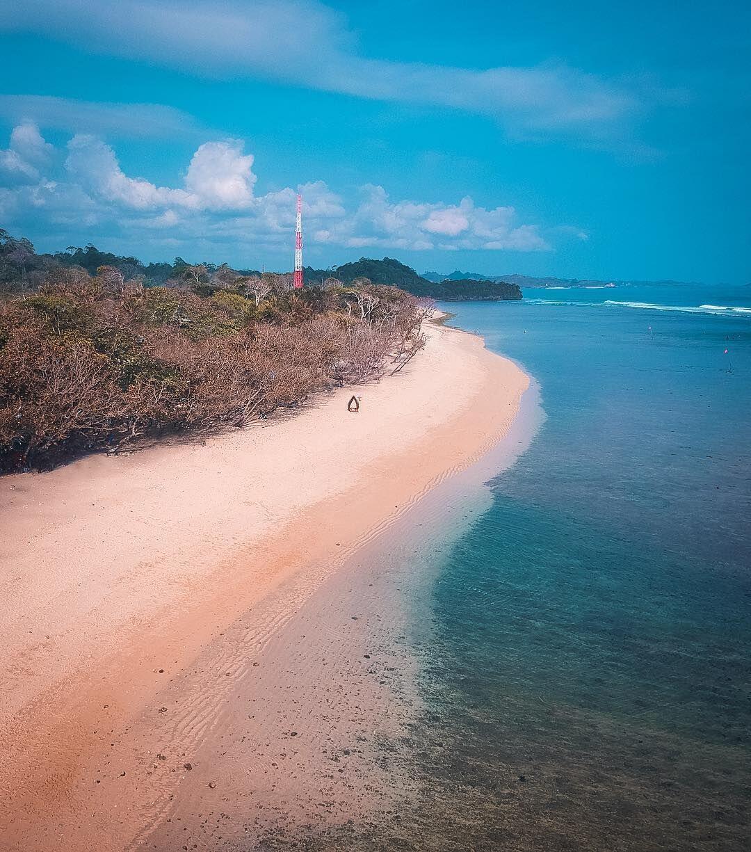 Cantik! Ini 10 Potret Keindahan Pantai Balekambang Malang