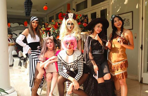 10 Potret Keseruan Pesta Halloween Girl Squad Nia Ramadhani