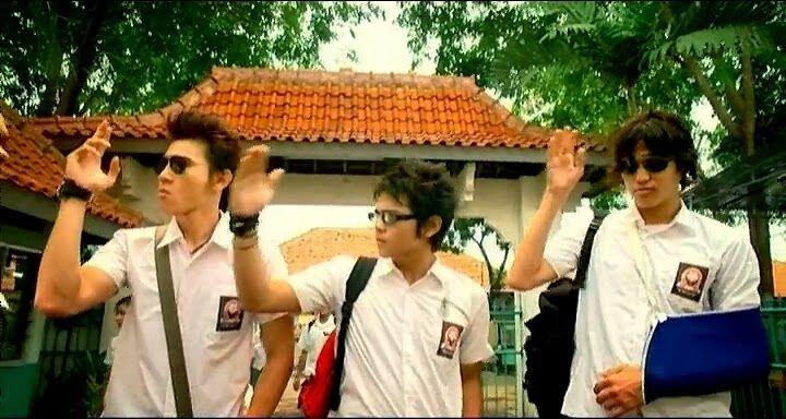 Ini 10 Film Tahun 2000an yang Harus Kamu Tonton Ulang Bareng Sahabat!